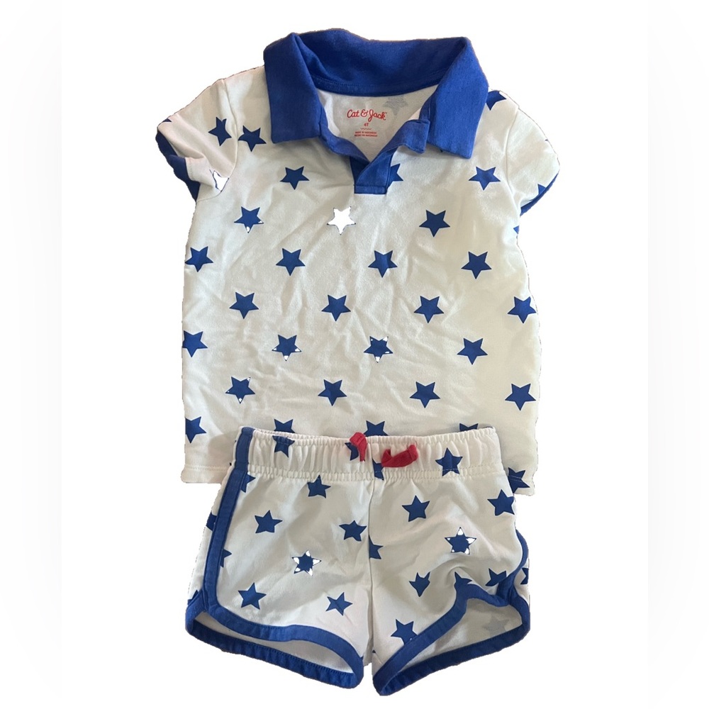Boys patriotic set. Size 4T, Cat & Jack. Worn twice, like new condition.